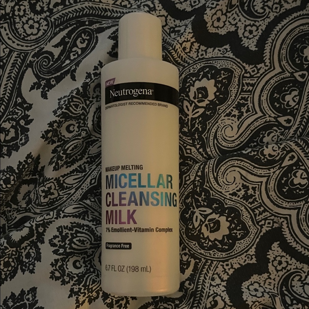 Neutrogena Makeup Melting Micellar Cleansing Milk